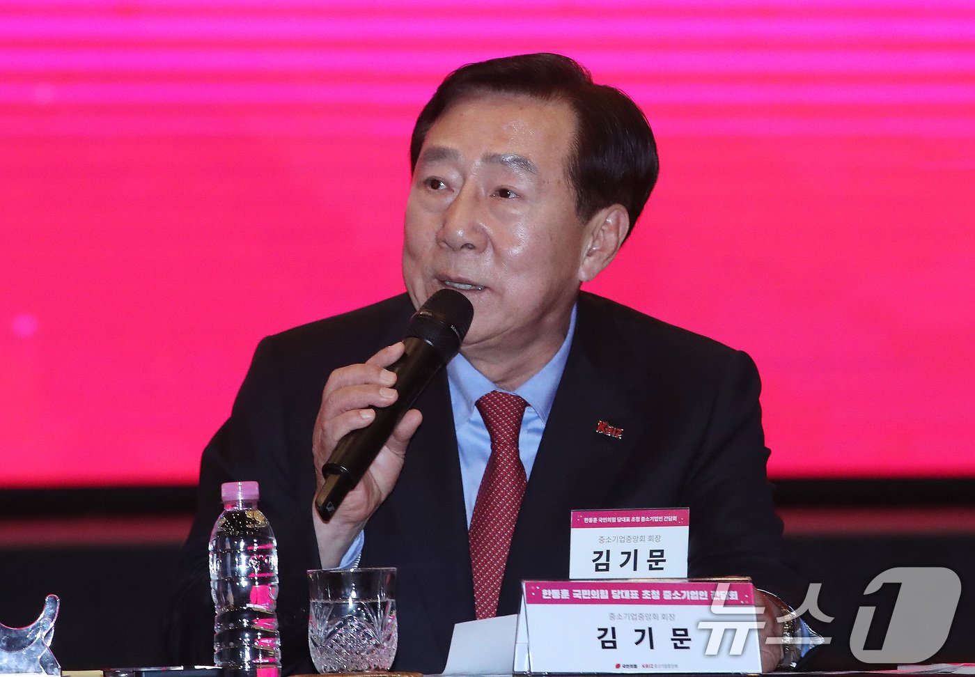 본문 이미지 - 김기문 중소기업중앙회장이 18일 오후 서울 영등포구 여의도 중소기업중앙회에서 열린 중소기업인 간담회에서 인사말을 하고 있다. 2024.11.18/뉴스1 ⓒ News1 임세영 기자