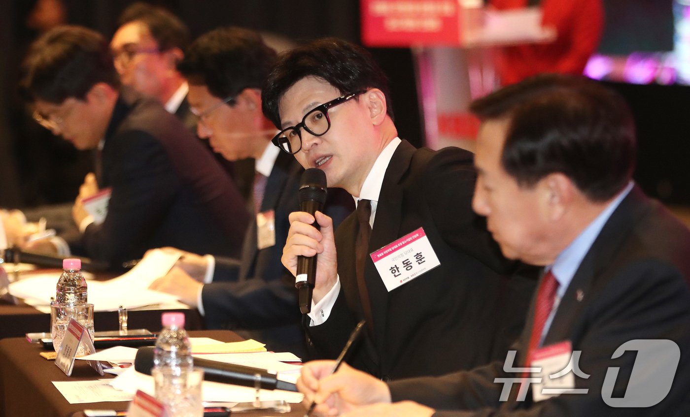 본문 이미지 - 한동훈 국민의힘 대표가 18일 오후 서울 영등포구 여의도 중소기업중앙회에서 열린 중소기업인 간담회에서 인사말을 하고 있다. 2024.11.18/뉴스1 ⓒ News1 임세영 기자