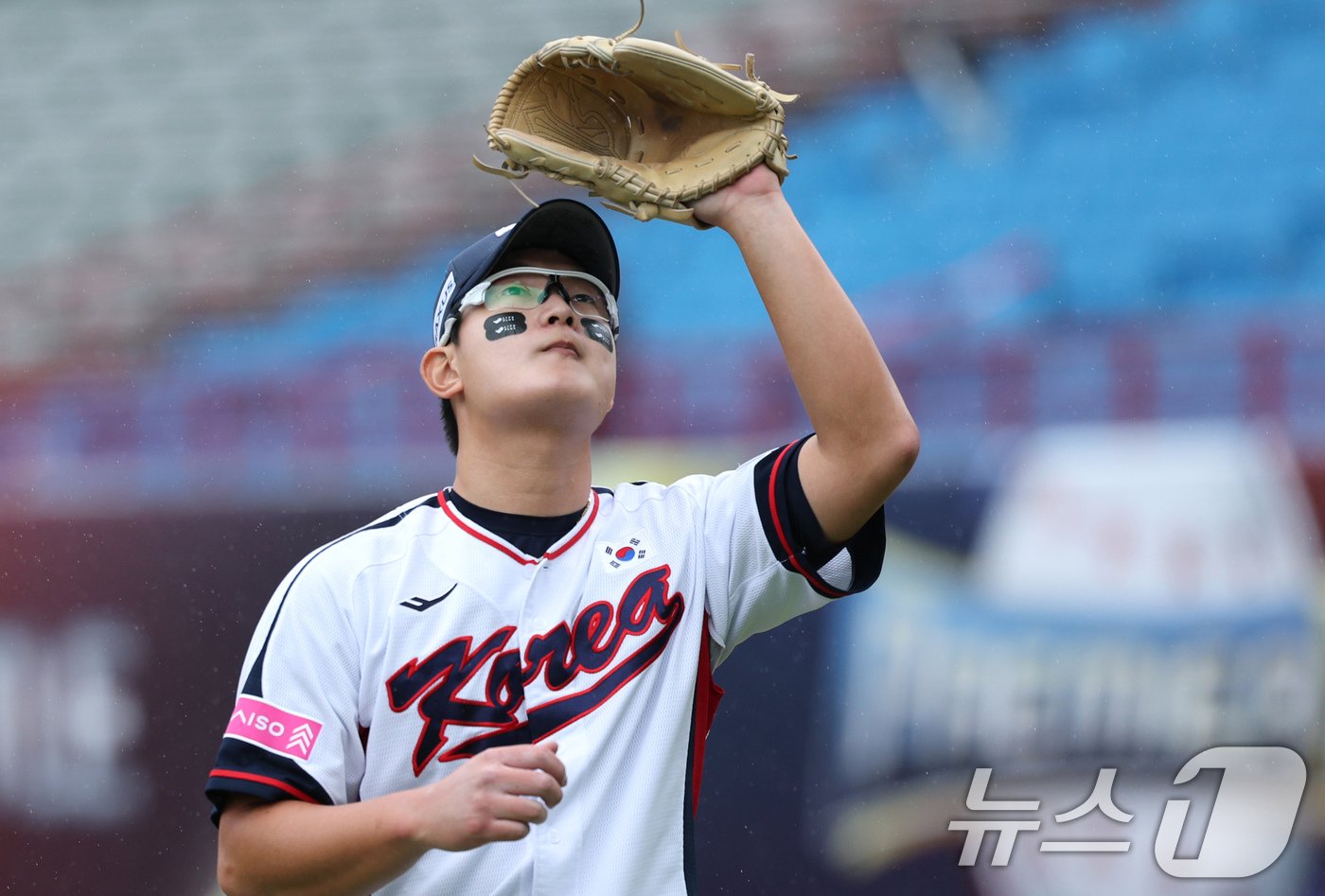 18일&#40;현지시간&#41; 오후 대만 타이베이시 톈무 야구장에서 열린 2024 WBSC 프리미어12 B조 예선 대한민국과 호주의 경기, 8회초 마운드에 오른 대한민국 김서현이 무실점 투구를 마친 뒤 세리머니하고 있다. 2024.11.18/뉴스1 ⓒ News1 장수영 기자