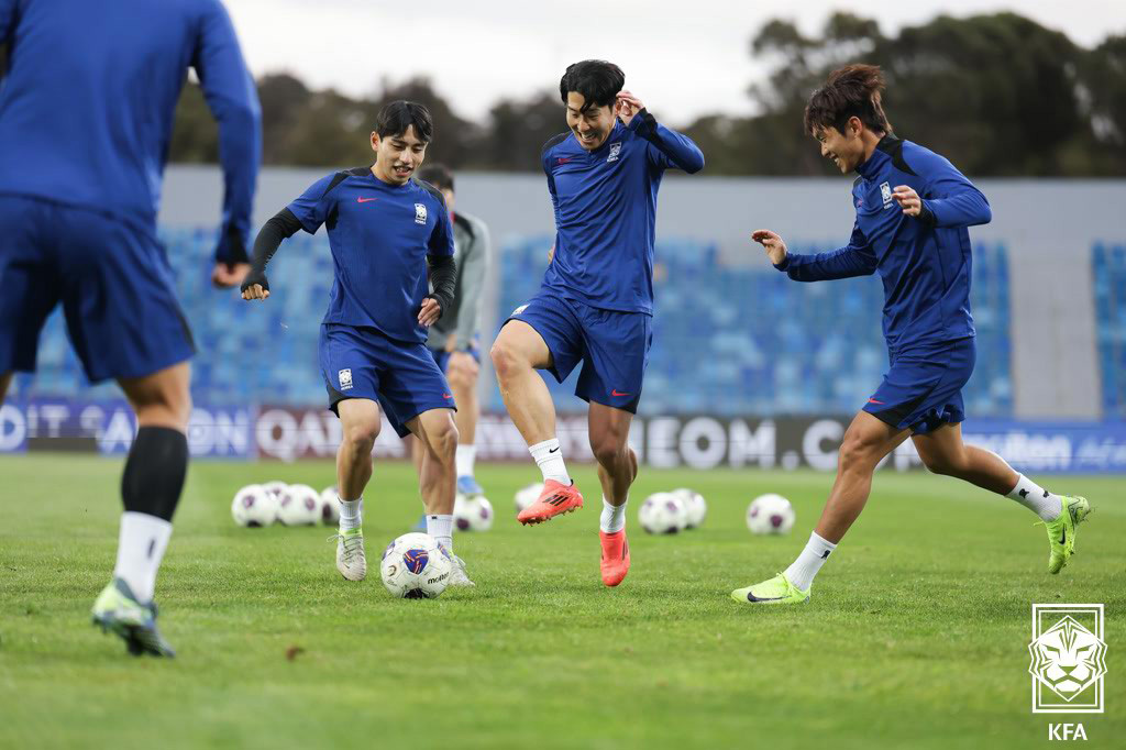 (서울=뉴스1) = 손흥민을 비롯한 대한민국 축구 국가대표팀 선수들이 18일 오후(현지시간) 요르단 암만 국제경기장에서 2026 국제축구연맹(FIFA) 북중미 월드컵 아시아지역 3 …