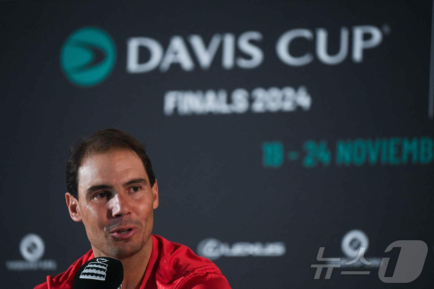 본문 이미지 - 은퇴 앞둔 나달이 데이비스컵 기자회견을 진행하고 있다. ⓒ AFP=뉴스1