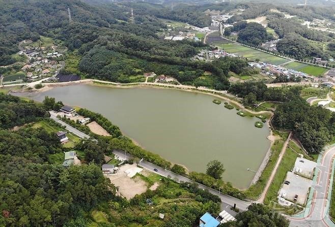 옥천군 교동저수지 드론 촬영 &#40;옥천군 제공&#41; /뉴스1 