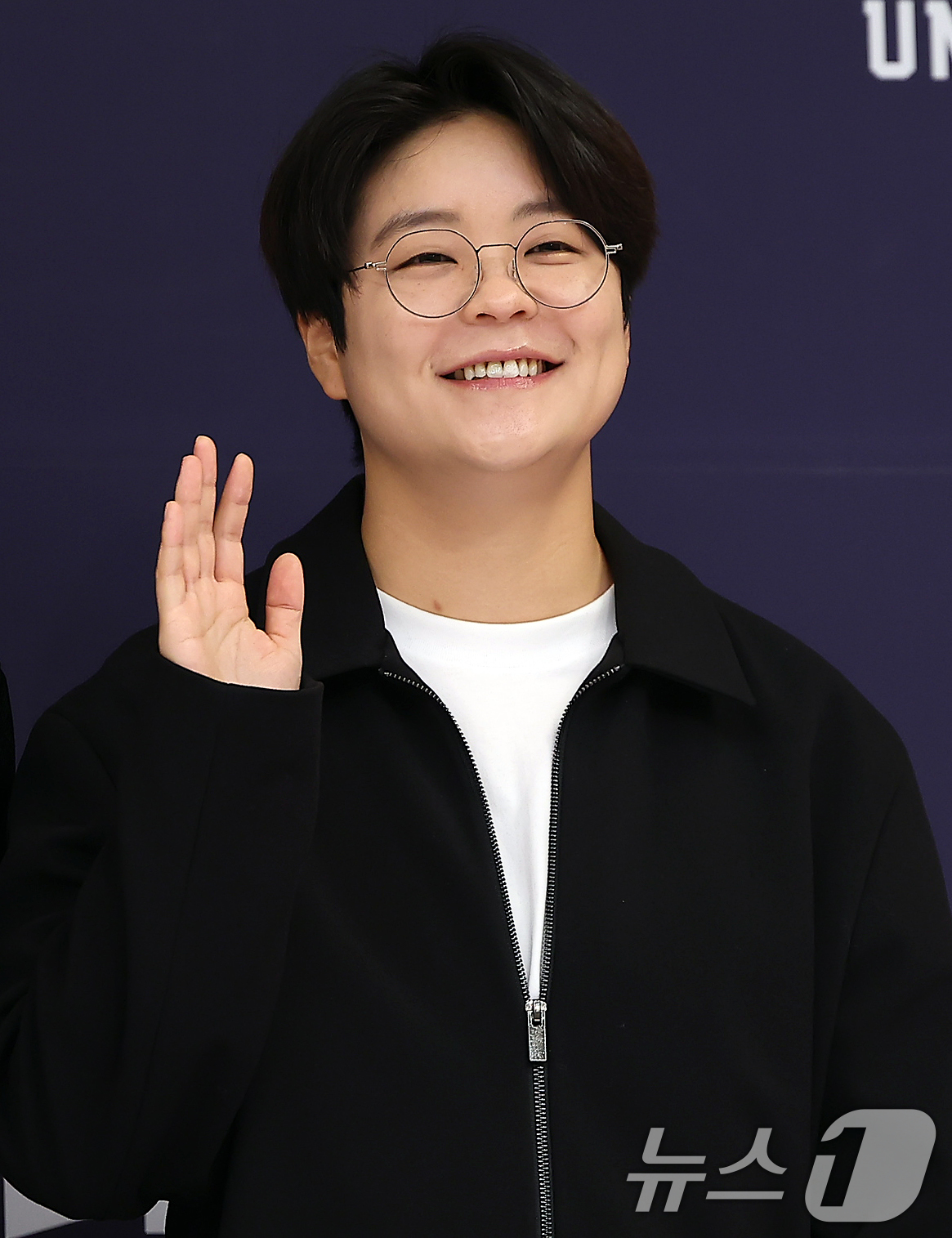 (서울=뉴스1) 김진환 기자 = 유화 PD가 19일 오전 서울 양천구 목동 SBS에서 열린 글로벌 보이그룹 오디션 프로그램 '유니버스 리그' 제작발표회에 참석해 포즈를 취하고 있다 …