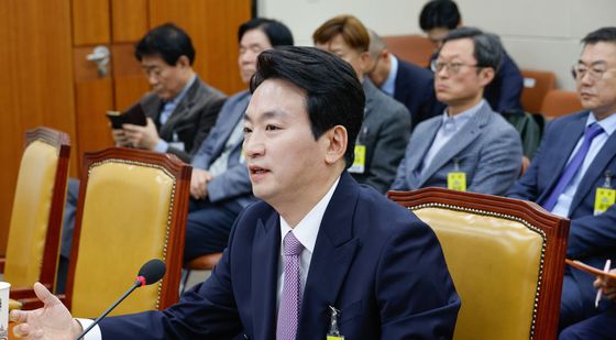 답변하는 박장범 후보자