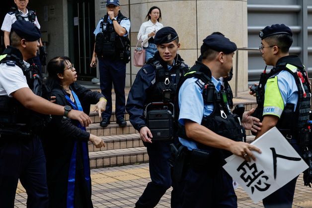 홍콩법원, 조슈아 웡 등 홍콩 민주화운동가 45명에 징역형…미·호 반발