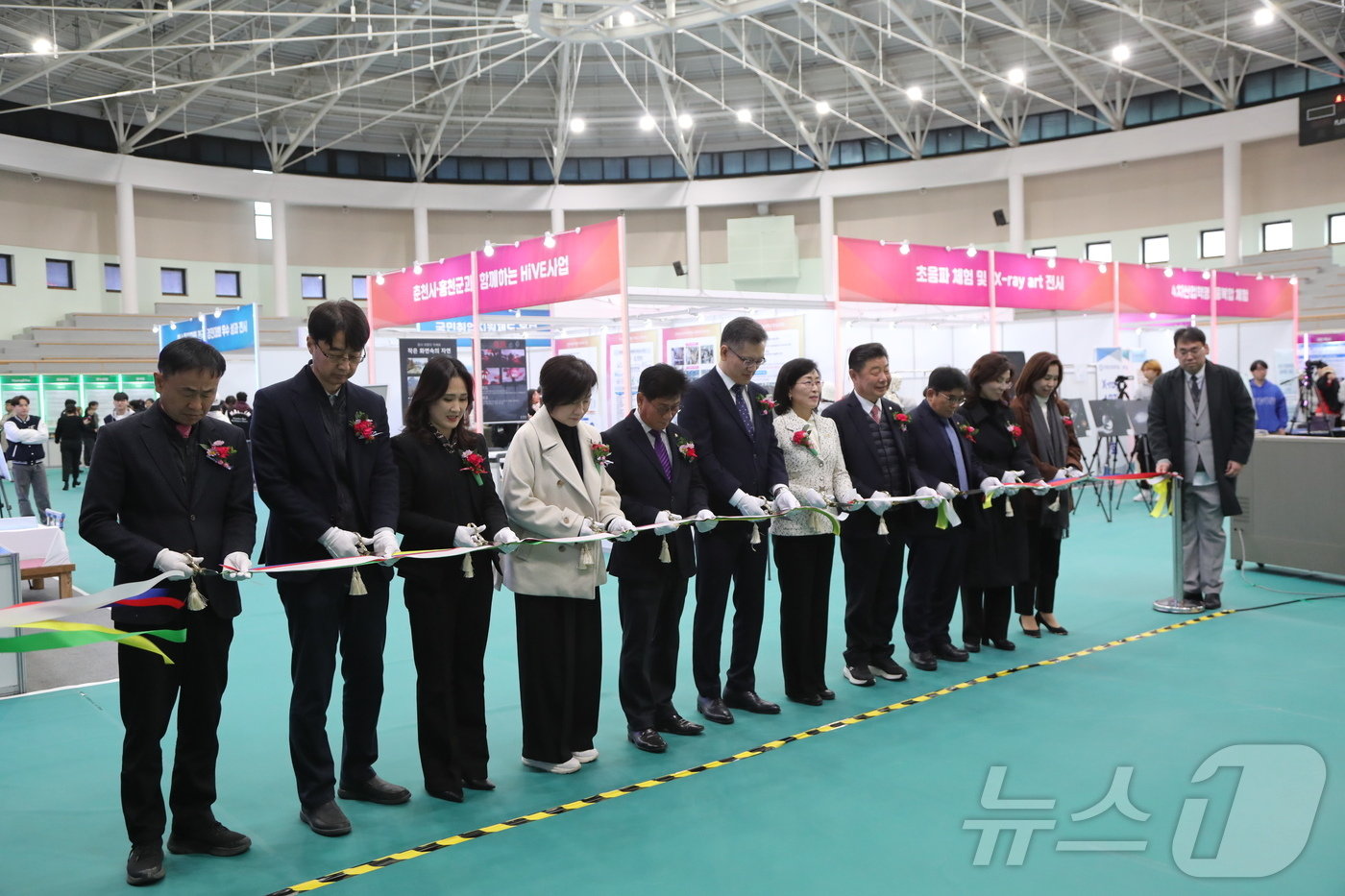 본문 이미지 - '2024 한림성심 산학협력 EXPO'가 19일 한림성심대에서 개막했다. 1년간의 교육 성과를 공유하고 산학교육 의식을 높이기 위해 추진된 이번 행사는 오는 21일까지 이어진다.(한림성심대학교 제공)/뉴스1