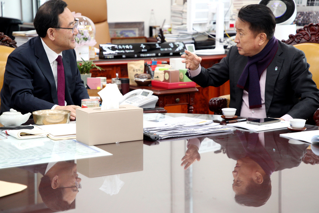 김영환 "주호영 이진숙, 나도 당해봐 억울함 잘 알지만 선당후사를…대구 지켜야"