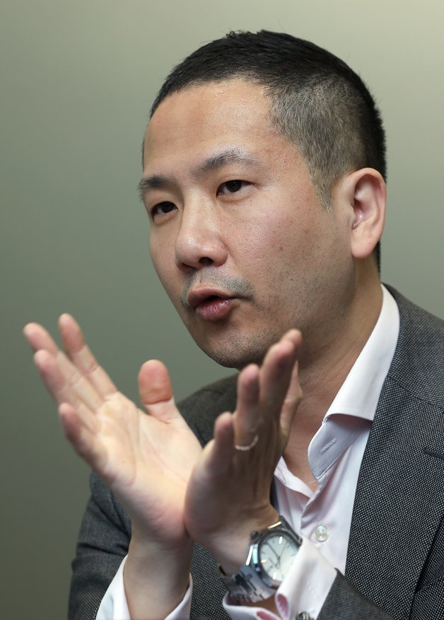 본문 이미지 - 허권 원베일리 입주자대표회의&#40;입대의&#41; 회장이 19일 오후 서울 강남구 테헤란로 법무법인 위온에서 뉴스1과 인터뷰를 하고 있다. 2024.11.19/뉴스1 ⓒ News1 박정호 기자