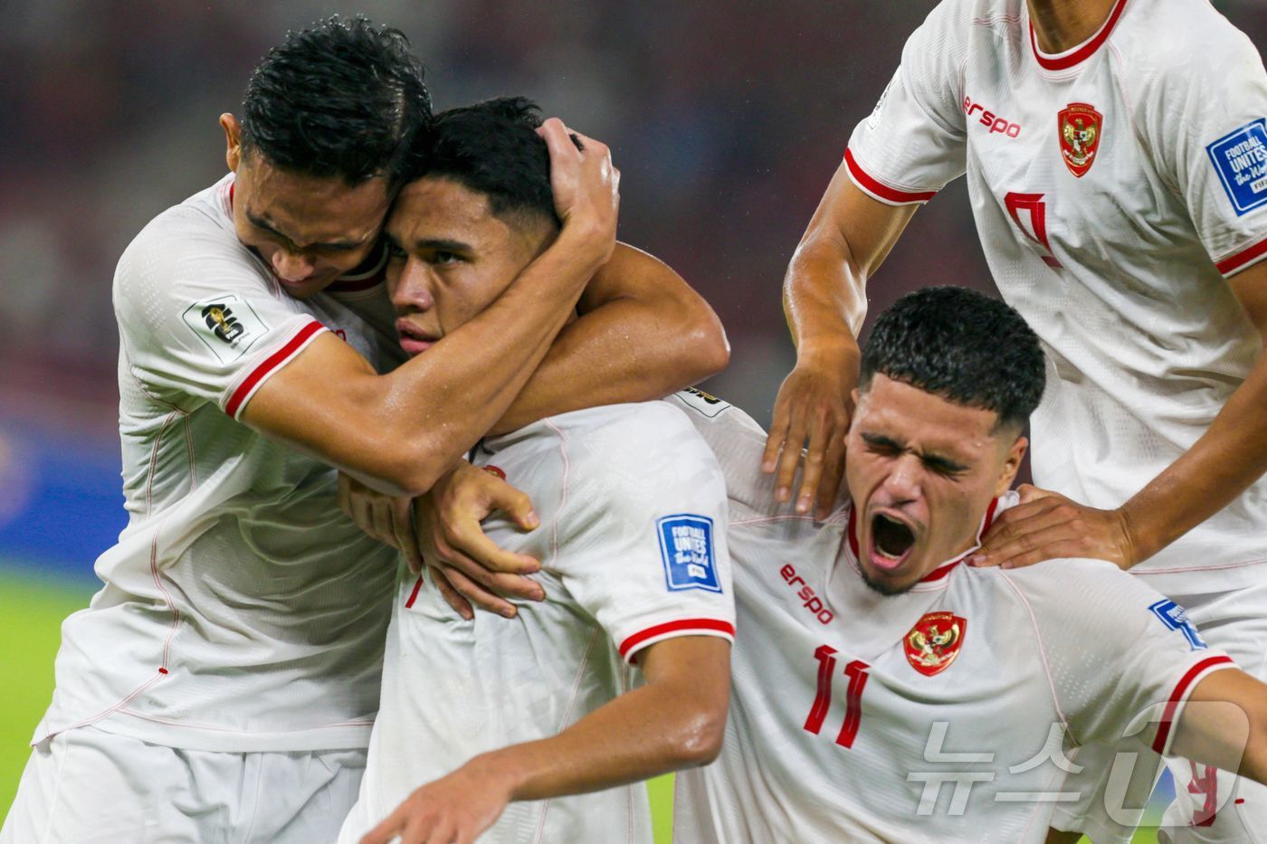 본문 이미지 - 사우디전에서 골을 넣고 기뻐하는 인도네시아 선수들 ⓒ AFP=뉴스1