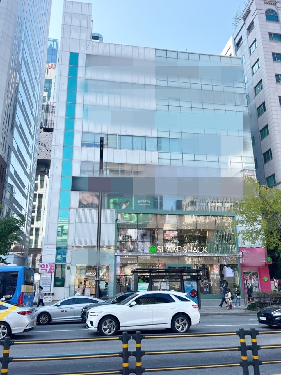 비·김태희 부부가 2021년 매입한 강남역 초역세권 건물&#40;빌딩로드부동산 제공&#41;.