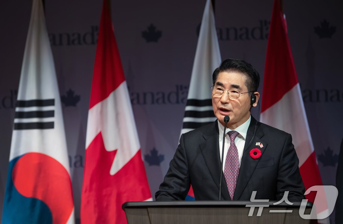 본문 이미지 - 1일(현지시간) 캐나다 외교부에서 열린 '한-캐나다 외교·국방장관 회담'에서 김용현 국방부 장관이 모두발언을 하고 있다. (국방부 제공) 2024.11.2/뉴스1
