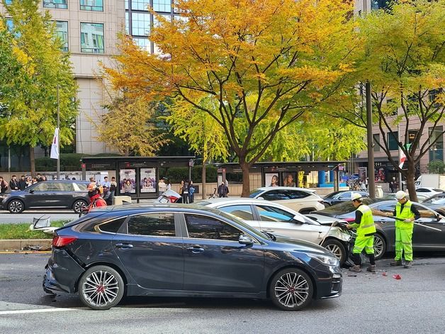 [단독]강남역 8중 추돌 사고…20대 여성 운전자 현행범 체포