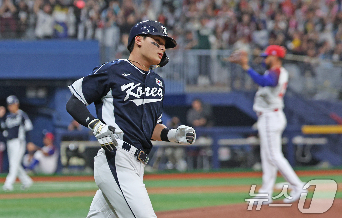 (서울=뉴스1) 장수영 기자 = 2일 오후 서울 구로구 고척스카이돔에서 열린 '2024 K-BASEBALL SERIES' 대한민국 야구 대표팀과 쿠바 대표팀의 평가전 2차전, 2회 …