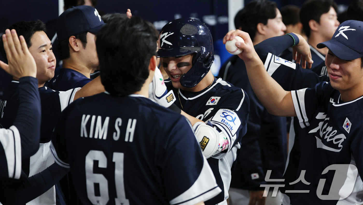 (서울=뉴스1) 장수영 기자 = 2일 오후 서울 구로구 고척스카이돔에서 열린 '2024 K-BASEBALL SERIES' 대한민국 야구 대표팀과 쿠바 대표팀의 평가전 2차전, 2회 …