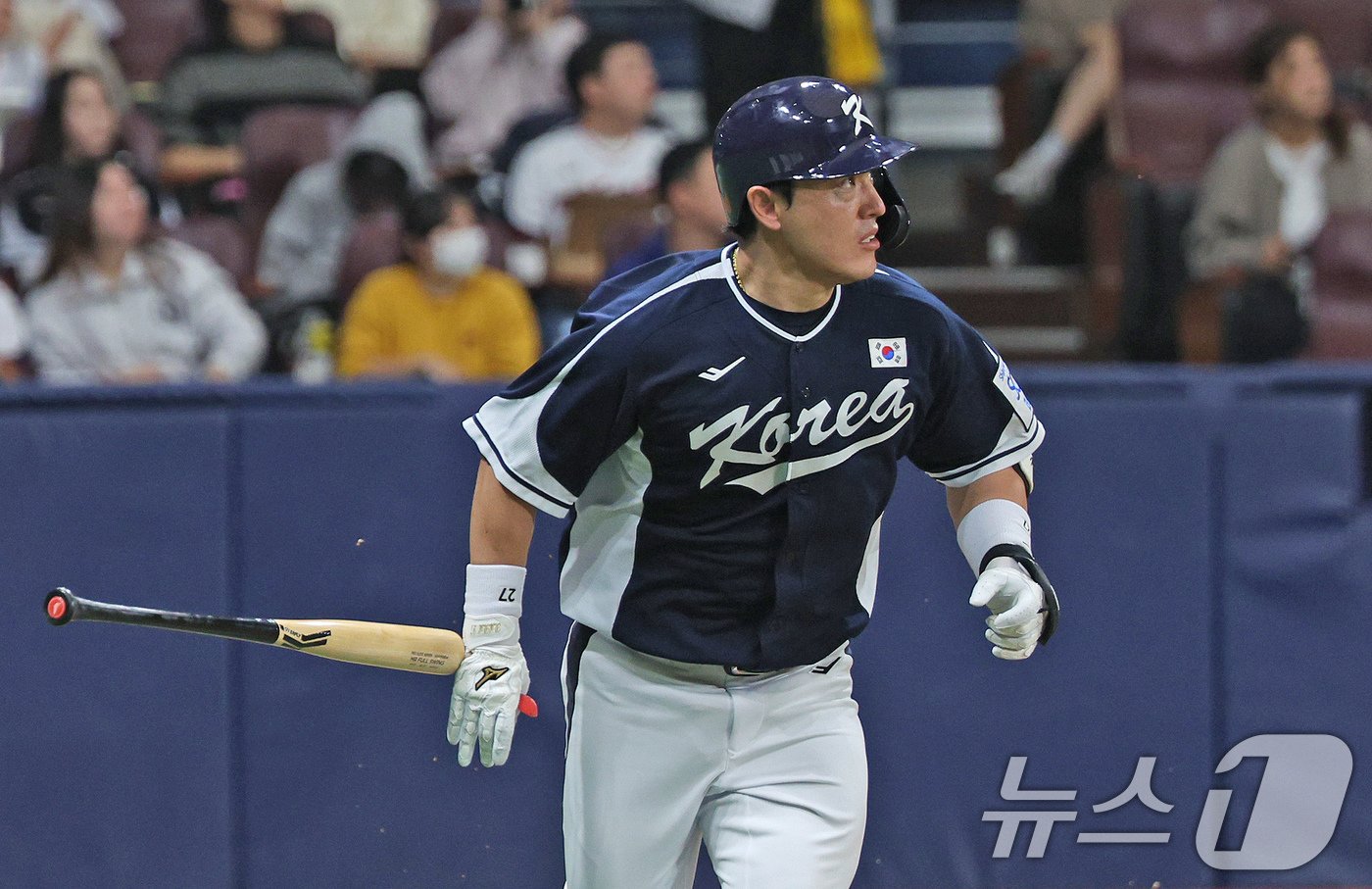 2일 오후 서울 구로구 고척스카이돔에서 열린 &#39;2024 K-BASEBALL SERIES&#39; 대한민국 야구 대표팀과 쿠바 대표팀의 평가전 2차전, 2회초 무사 상황에서 박동원이 2루타를 치고 있다. 2024.11.2/뉴스1 ⓒ News1 장수영 기자