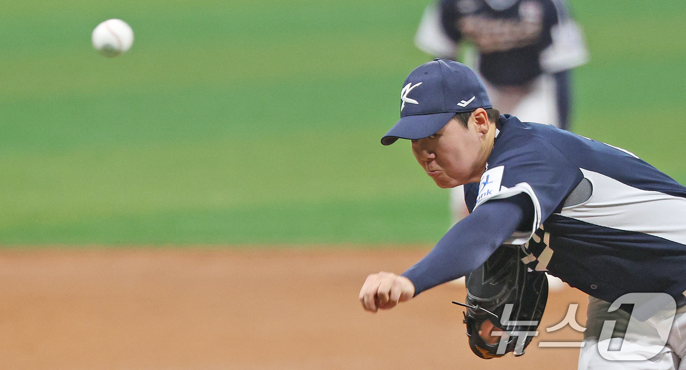 (서울=뉴스1) 장수영 기자 = 2일 오후 서울 구로구 고척스카이돔에서 열린 '2024 K-BASEBALL SERIES' 대한민국 야구 대표팀과 쿠바 대표팀의 평가전 2차전, 1회 …