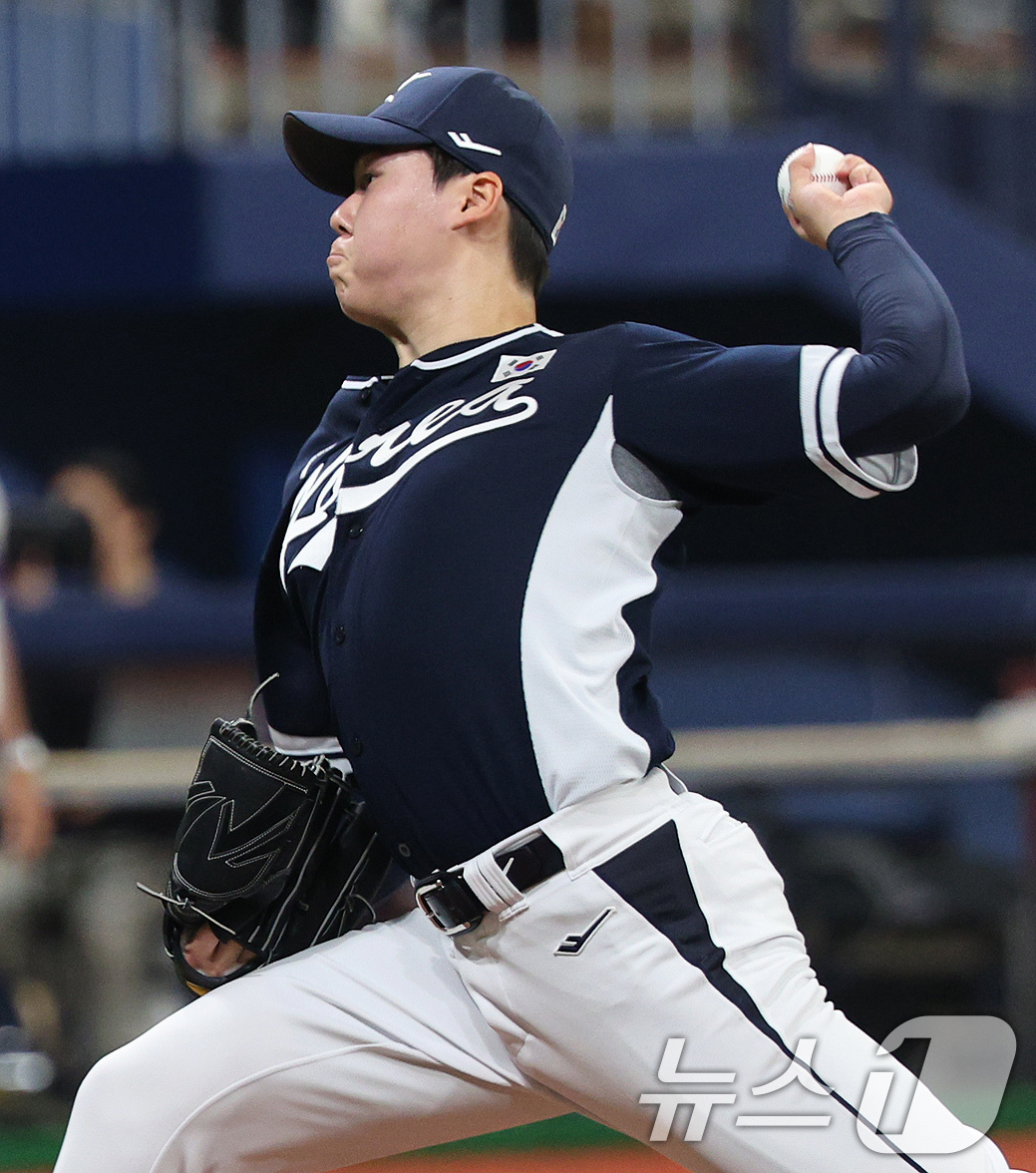 (서울=뉴스1) 장수영 기자 = 2일 오후 서울 구로구 고척스카이돔에서 열린 '2024 K-BASEBALL SERIES' 대한민국 야구 대표팀과 쿠바 대표팀의 평가전 2차전, 1회 …