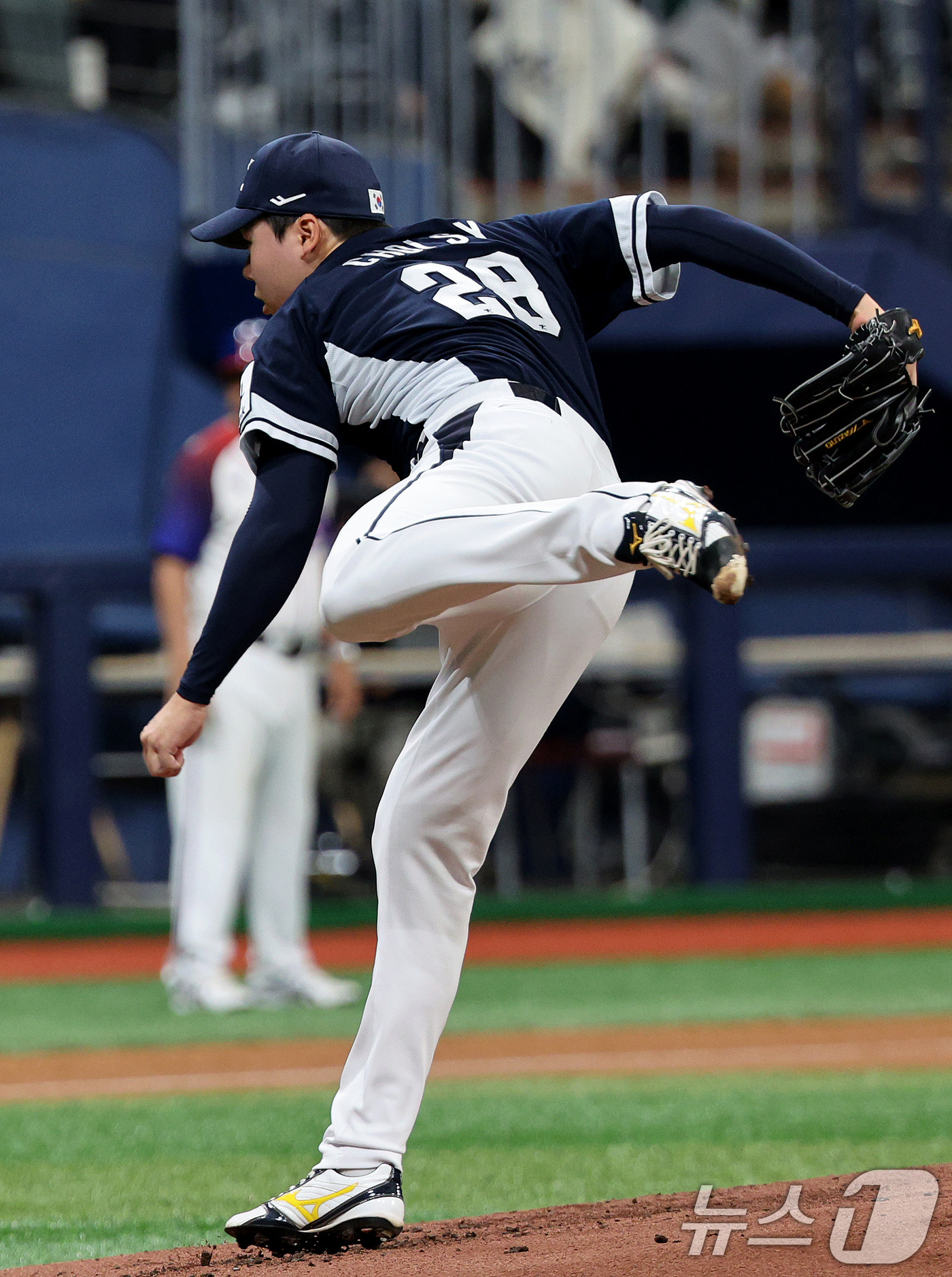 (서울=뉴스1) 장수영 기자 = 2일 오후 서울 구로구 고척스카이돔에서 열린 '2024 K-BASEBALL SERIES' 대한민국 야구 대표팀과 쿠바 대표팀의 평가전 2차전, 1회 …