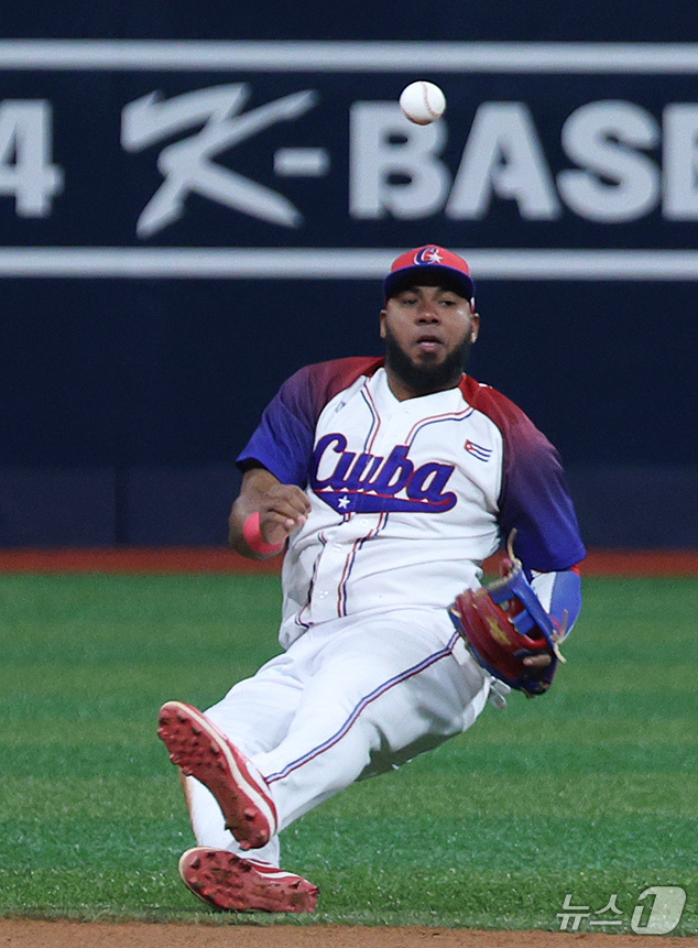 (서울=뉴스1) 장수영 기자 = 2일 오후 서울 구로구 고척스카이돔에서 열린 '2024 K-BASEBALL SERIES' 대한민국 야구 대표팀과 쿠바 대표팀의 평가전 2차전, 1회 …