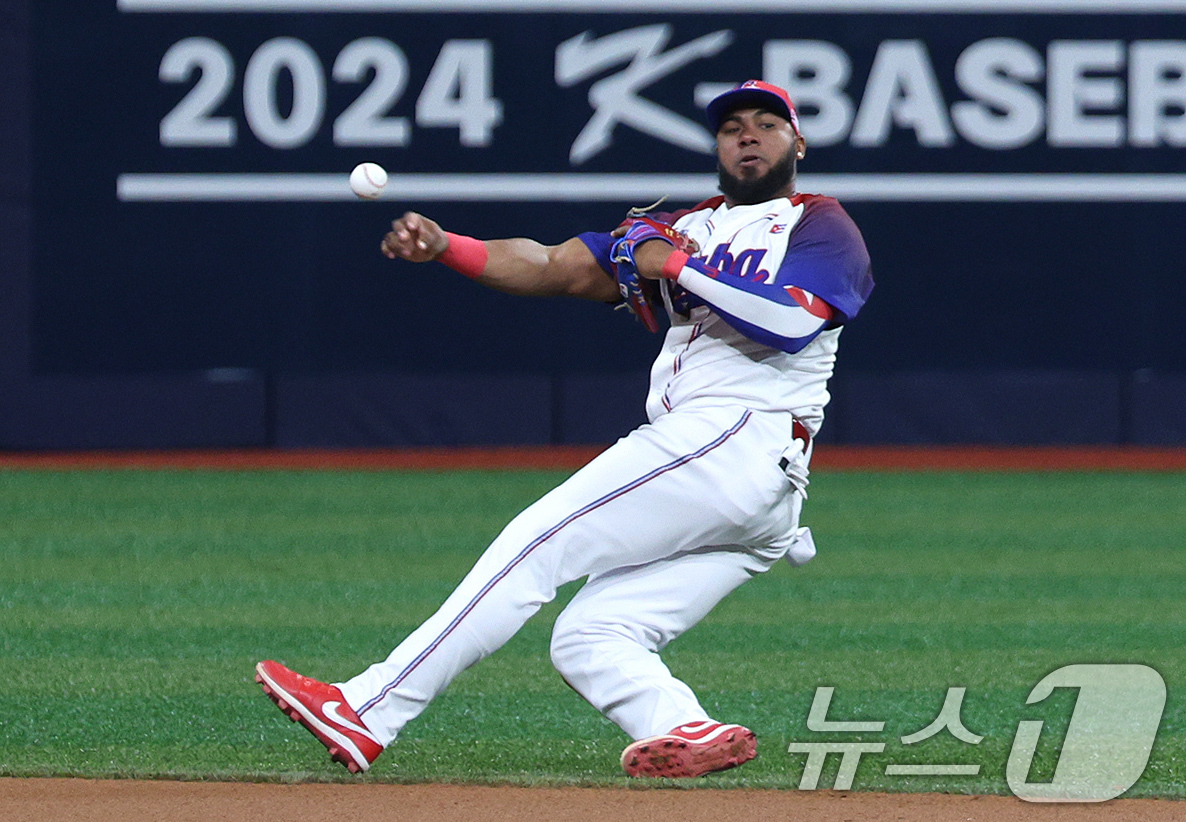 (서울=뉴스1) 장수영 기자 = 2일 오후 서울 구로구 고척스카이돔에서 열린 '2024 K-BASEBALL SERIES' 대한민국 야구 대표팀과 쿠바 대표팀의 평가전 2차전, 1회 …