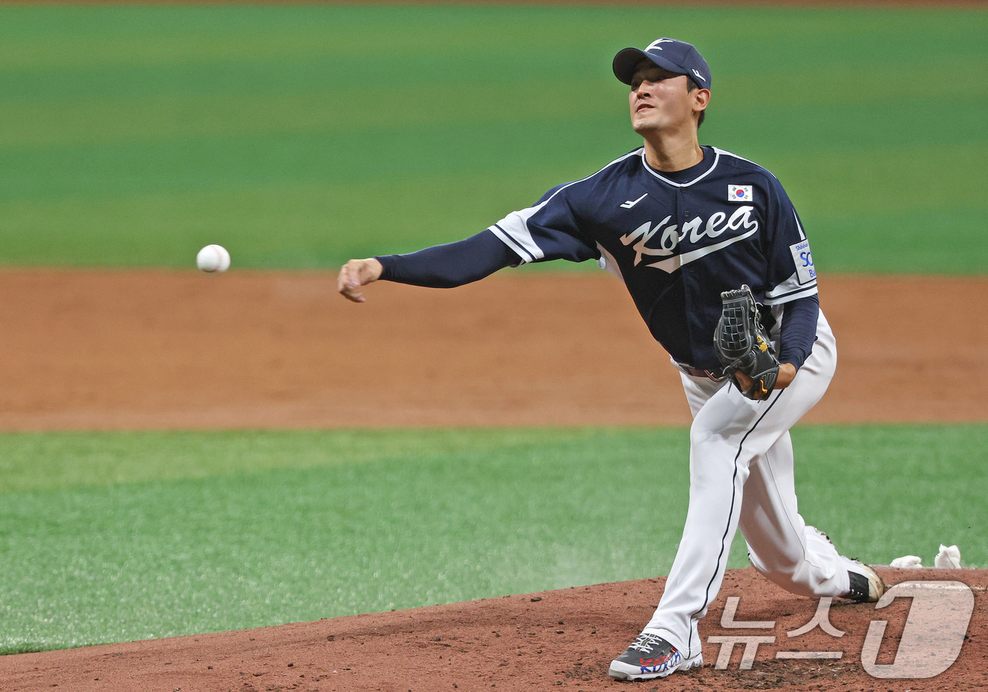 (서울=뉴스1) 장수영 기자 = 2일 오후 서울 구로구 고척스카이돔에서 열린 '2024 K-BASEBALL SERIES' 대한민국 야구 대표팀과 쿠바 대표팀의 평가전 2차전, 3회 …