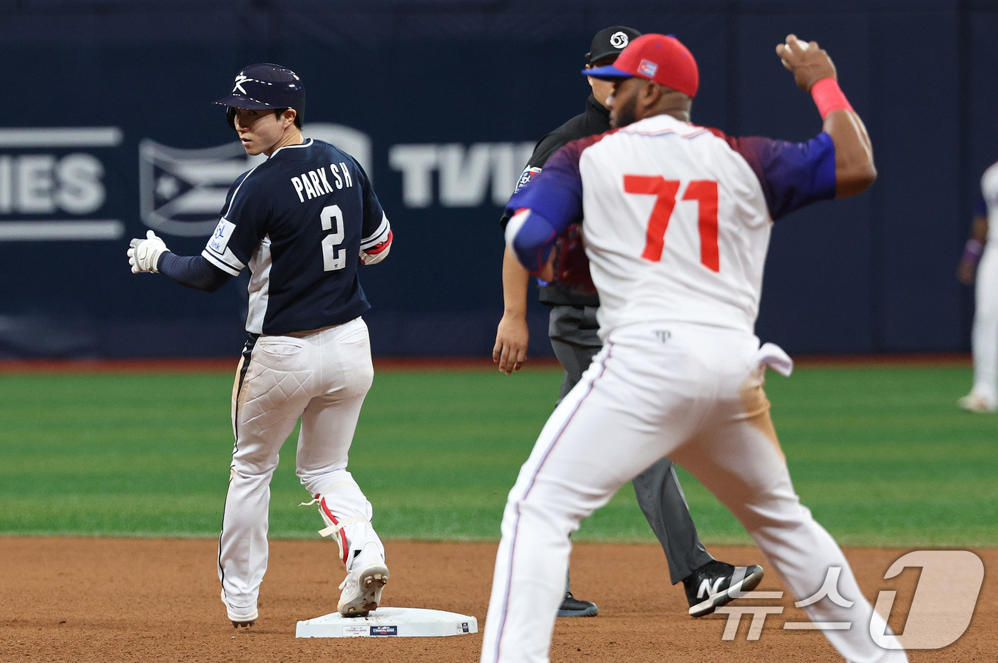 (서울=뉴스1) 장수영 기자 = 2일 오후 서울 구로구 고척스카이돔에서 열린 '2024 K-BASEBALL SERIES' 대한민국 야구 대표팀과 쿠바 대표팀의 평가전 2차전, 4회 …