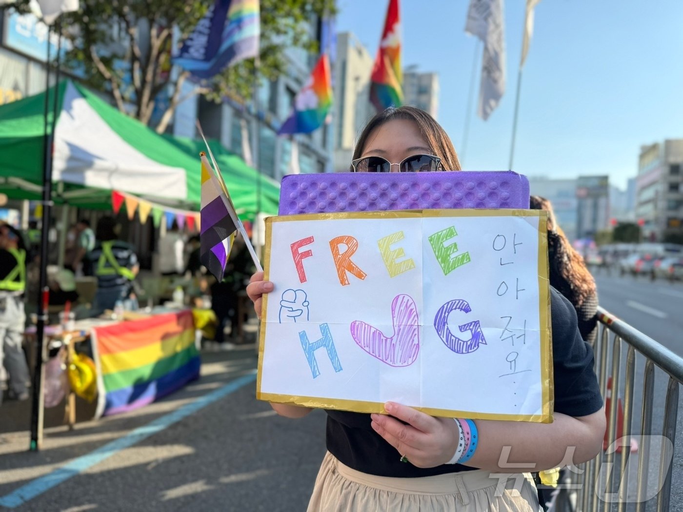 본문 이미지 - 2일 오후 1시부터 인천시 부평구 부평역 일대에서 퀴어축제가 열리고 있다.2024.11.2 ⓒ News1 박소영 기자