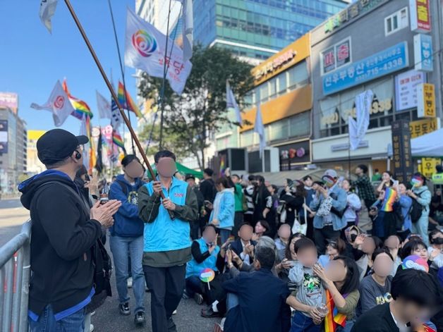 "거침 없이 멈춤 없이 평등을 향해…" 인천서 7번째 퀴어축제 개최