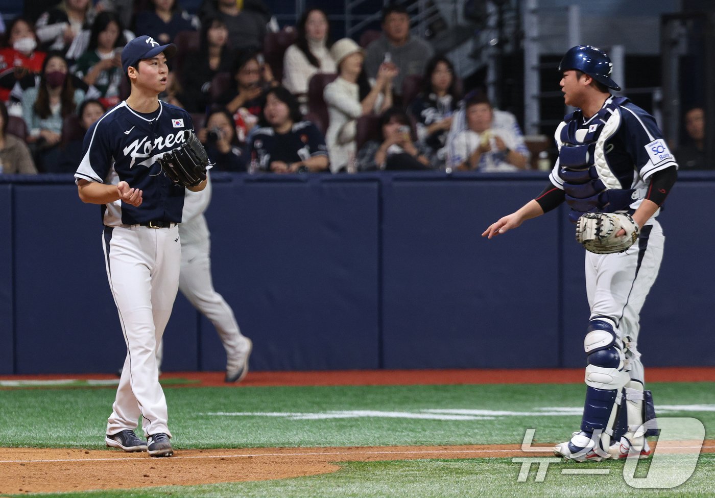 2일 오후 서울 구로구 고척스카이돔에서 열린 &#39;2024 K-BASEBALL SERIES&#39; 대5한민국 야구 대표팀과 쿠바 대표팀의 평가전 2차전, 5회말 대한민국 엄상백이 2사 2루 상황에서 쿠바 이안 몬카다에게 1타점 안타를 허용한 뒤 아쉬워하고 있다. 2024.11.2/뉴스1 ⓒ News1 장수영 기자