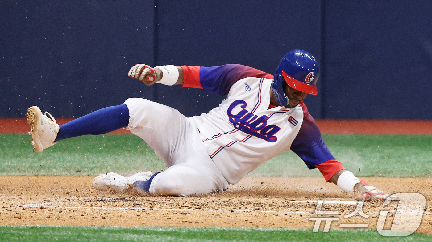 (서울=뉴스1) 장수영 기자 = 2일 오후 서울 구로구 고척스카이돔에서 열린 '2024 K-BASEBALL SERIES' 대5한민국 야구 대표팀과 쿠바 대표팀의 평가전 2차전, 5 …