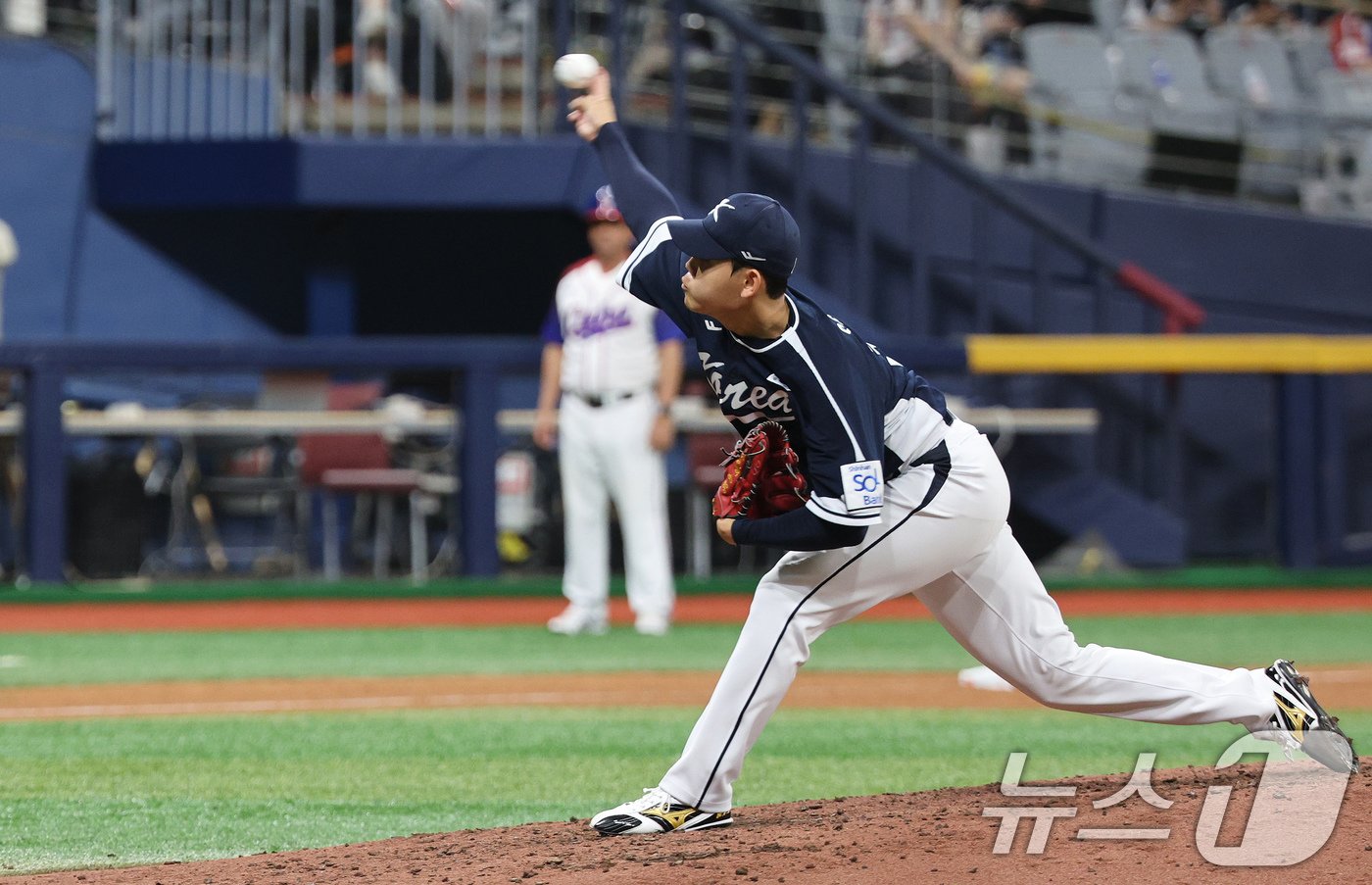 2일 오후 서울 구로구 고척스카이돔에서 열린 &#39;2024 K-BASEBALL SERIES&#39; 대한민국 야구 대표팀과 쿠바 대표팀의 평가전 2차전, 6회말 대한민국 네번째 투수로 등판한 소형준이 역투하고 있다. 2024.11.2/뉴스1 ⓒ News1 장수영 기자