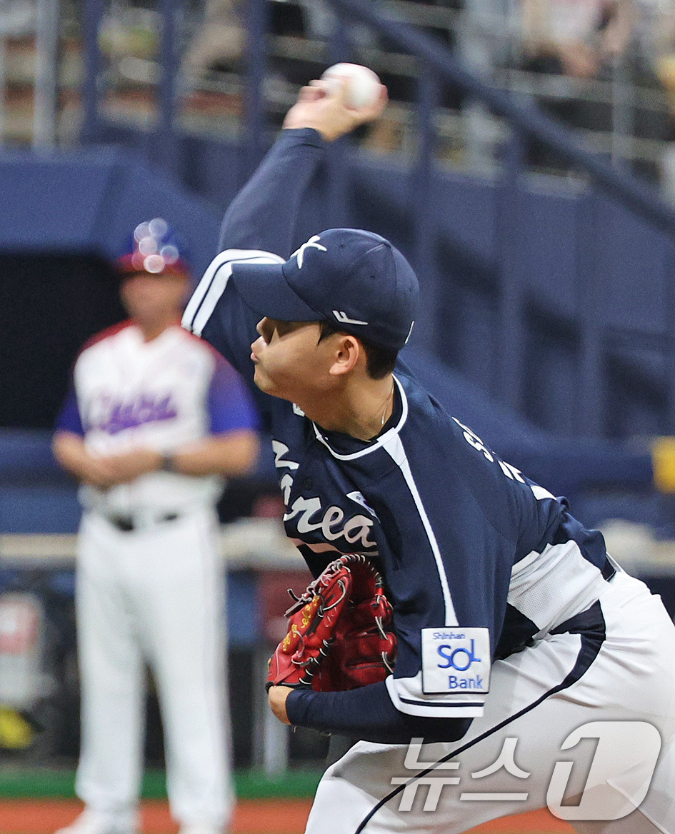 (서울=뉴스1) 장수영 기자 = 2일 오후 서울 구로구 고척스카이돔에서 열린 '2024 K-BASEBALL SERIES' 대한민국 야구 대표팀과 쿠바 대표팀의 평가전 2차전, 6회 …