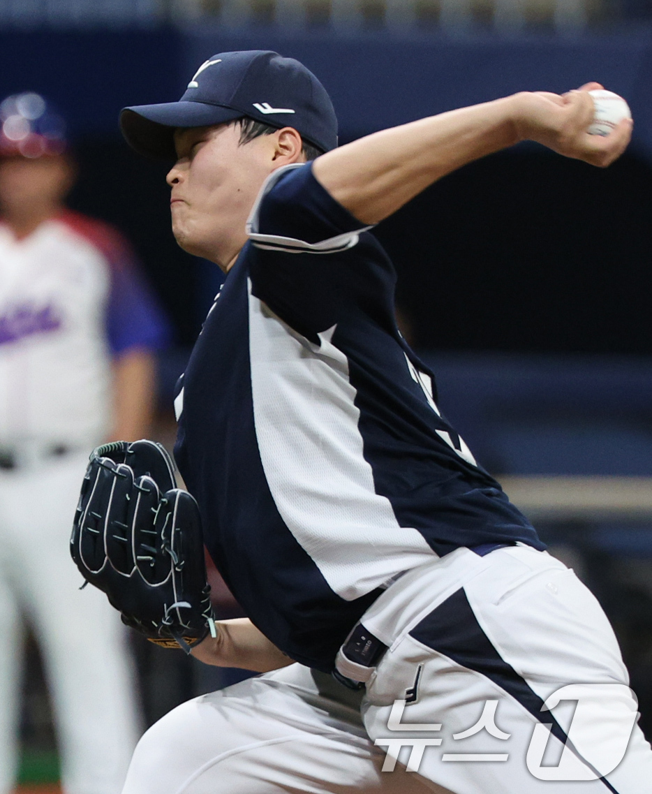 (서울=뉴스1) 장수영 기자 = 2일 오후 서울 구로구 고척스카이돔에서 열린 '2024 K-BASEBALL SERIES' 대한민국 야구 대표팀과 쿠바 대표팀의 평가전 2차전, 7회 …