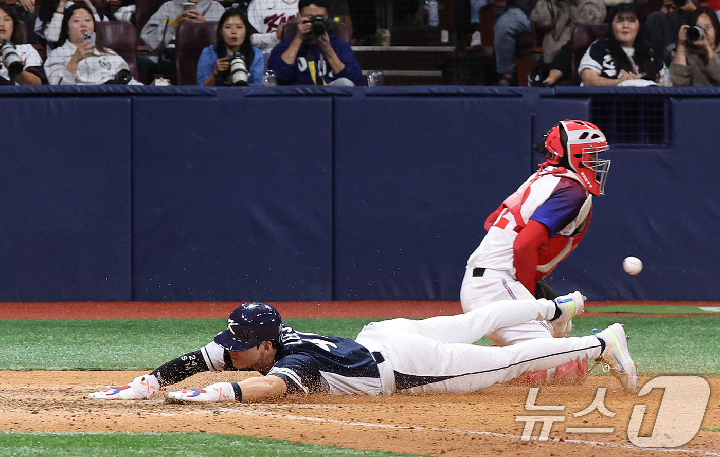 (서울=뉴스1) 장수영 기자 = 2일 오후 서울 구로구 고척스카이돔에서 열린 '2024 K-BASEBALL SERIES' 대한민국 야구 대표팀과 쿠바 대표팀의 평가전 2차전, 8회 …