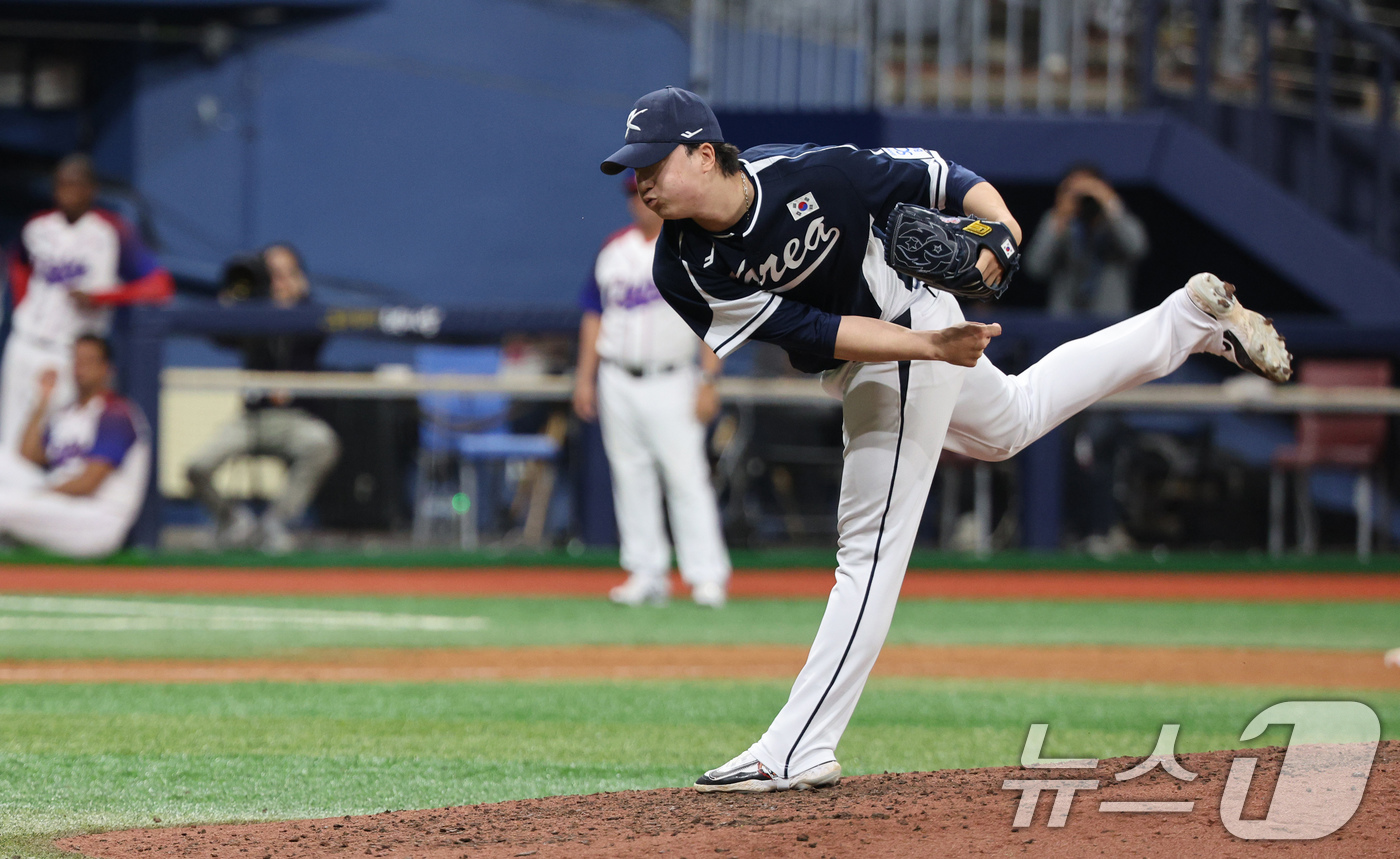 (서울=뉴스1) 장수영 기자 = 2일 오후 서울 구로구 고척스카이돔에서 열린 '2024 K-BASEBALL SERIES' 대한민국 야구 대표팀과 쿠바 대표팀의 평가전 2차전, 9회 …