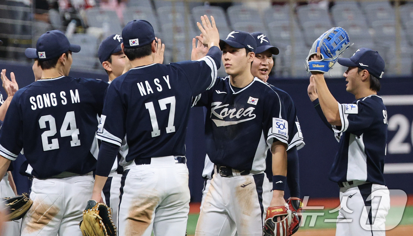 (서울=뉴스1) 장수영 기자 = 2일 오후 서울 구로구 고척스카이돔에서 열린 '2024 K-BASEBALL SERIES' 대한민국 야구 대표팀과 쿠바 대표팀의 평가전 2차전에서 1 …