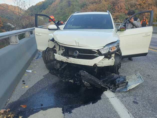 춘천 신북읍 유포리 국도서 세단·SUV 충돌 사고…5명 다쳐