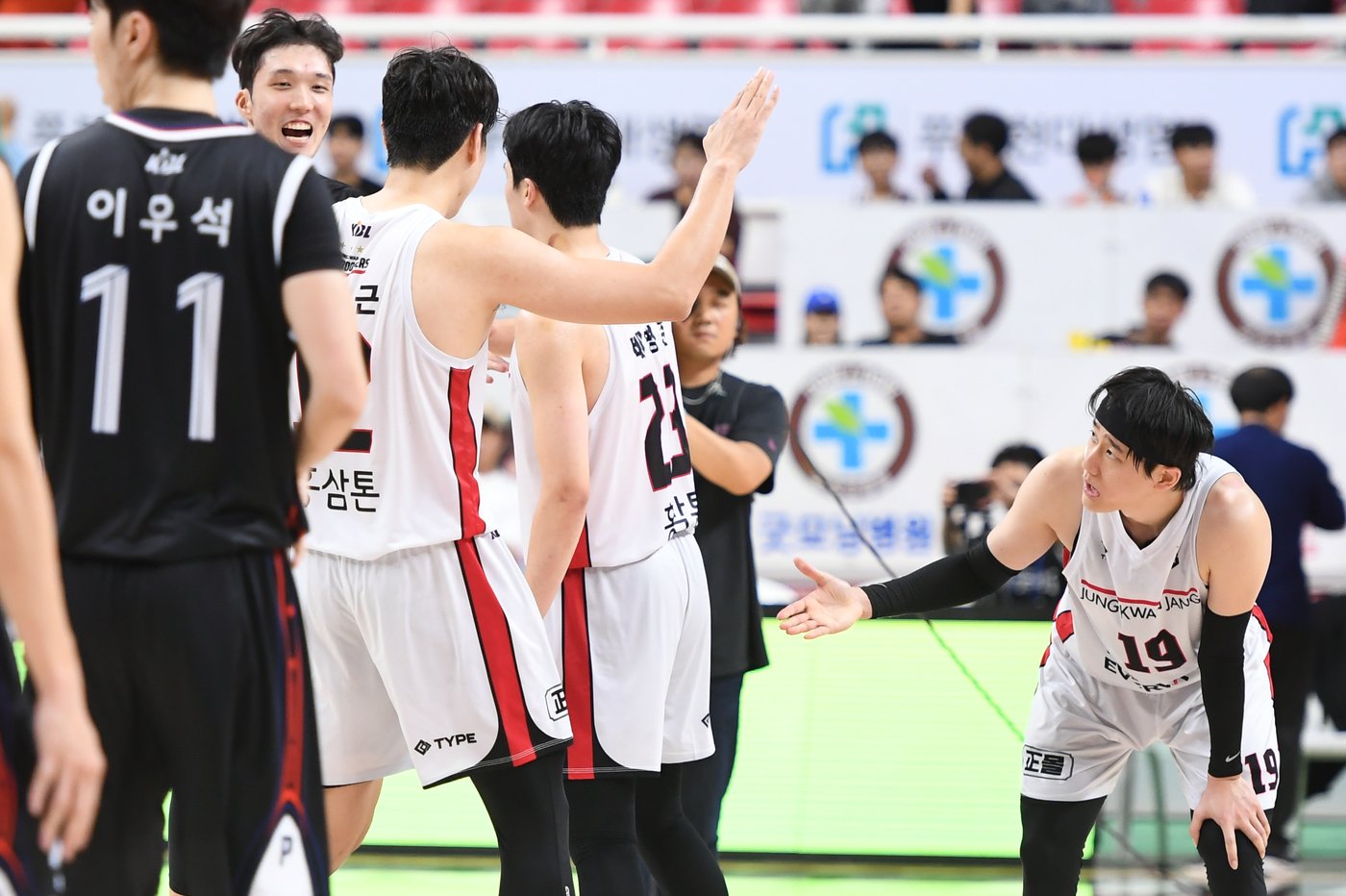 정관장이 현대모비스에 1점차 짜릿한 승리를 거뒀다.&#40;KBL 제공&#41;