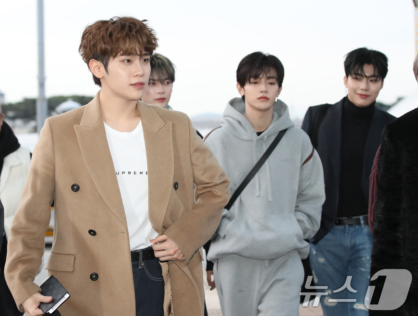 (인천공항=뉴스1) 권현진 기자 = 제로베이스원 김태래가 '2024 MAMA AWARDS'를 위해 20일 인천국제공항을 통해 일본 오사카로 출국하고 있다. 2024.11.20/뉴스 …