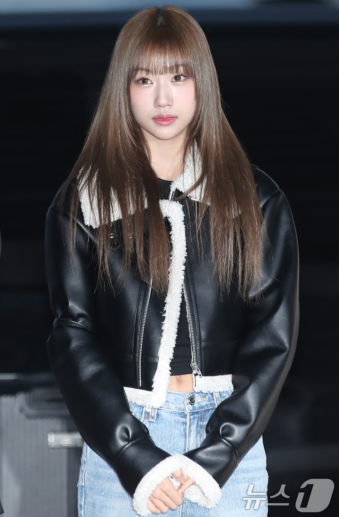 (인천공항=뉴스1) 권현진 기자 = 이즈나 최정은이 '2024 MAMA AWARDS'를 위해 20일 인천국제공항을 통해 일본 오사카로 출국하고 있다. 2024.11.20/뉴스1