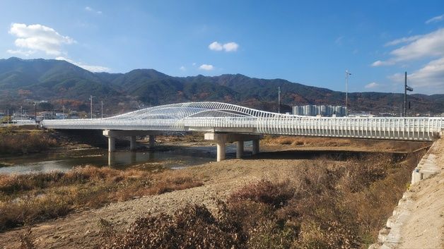 양구 안대리~송정리 잇는 127m 박수근교 내일 개통…"도심 접근 개선"