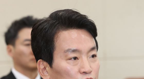 의원 질의 답하는 박장범 후보자