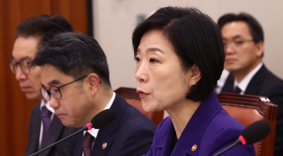 배달료 관련 답변하는 오영주 중기부 장관