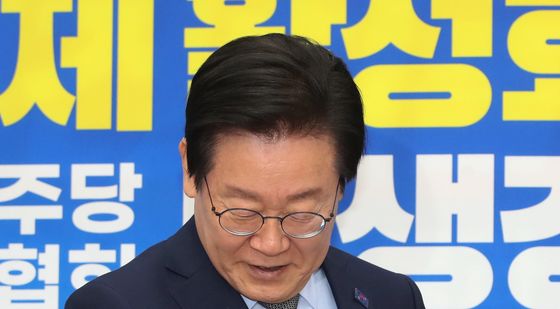 무역업계 건의문 든 이재명 대표