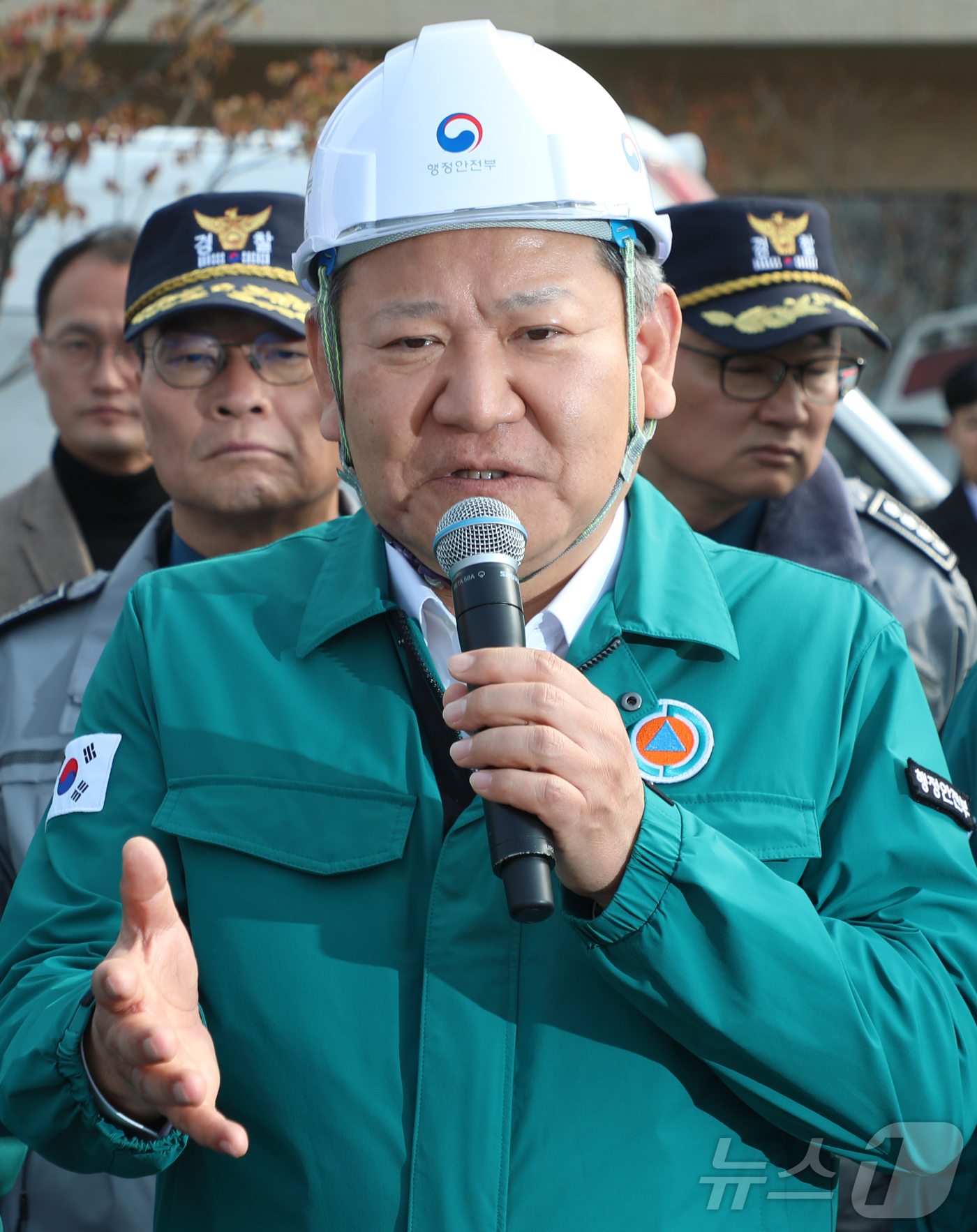 (전주=뉴스1) 유경석 기자 = 이상민 행정안전부 장관이 20일 전북자치도 전주시 전주팔복LH아파트 및 더메이호텔에서 열린 레디코리아(READY Korea) 4차 훈련에 참석해 훈 …