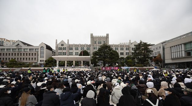 학생총회 개최한 동덕여대 '남녀공학 전환·총장 직선제 찬반투표'