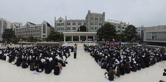 '남녀공학 전환·총장 직선제' 논의 나선 동덕여대 학생들