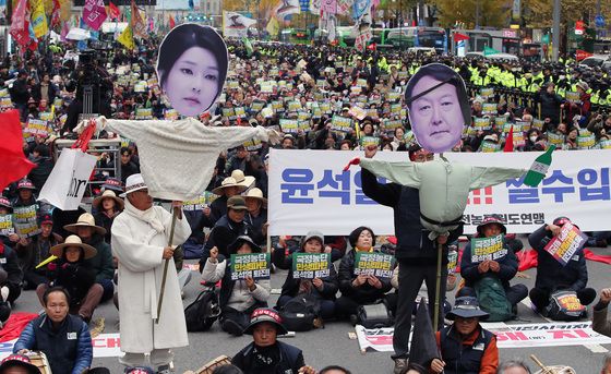 '尹 부부 허수아비' 등장한 민주노총 집회…"정권 퇴진 투쟁에 나서자"