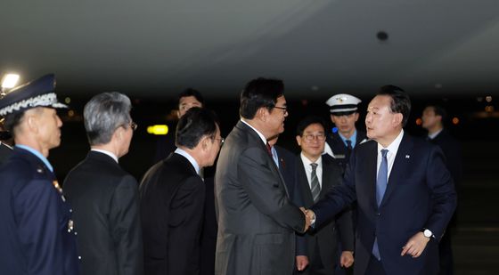 APEC·G20 정상회의 마치고 귀국한 윤석열 대통령