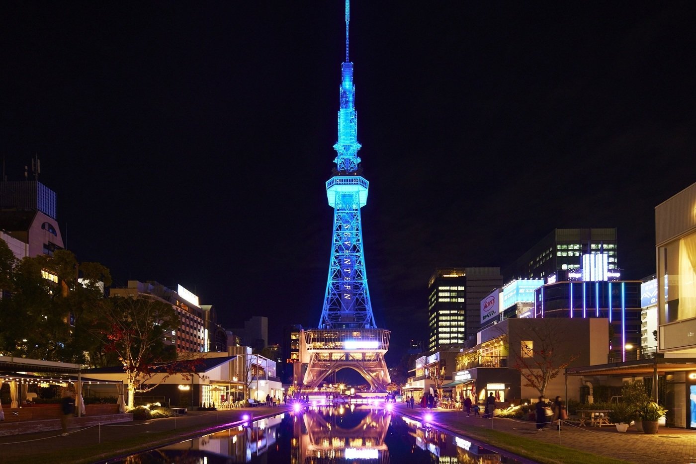 본문 이미지 - 세븐틴 색으로 물든 미라이 타워, 사진=플레디스 엔터테인먼트